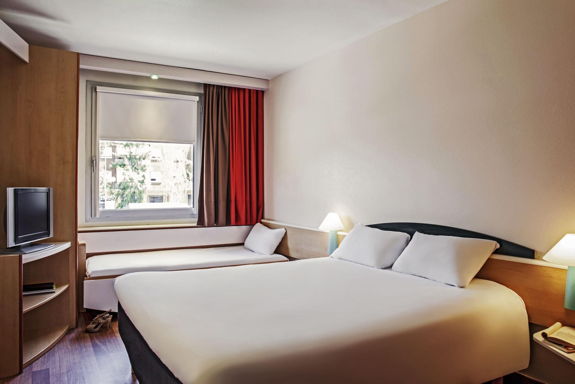 Ibis Barcelona Molins De Rei Hotell Eksteriør bilde